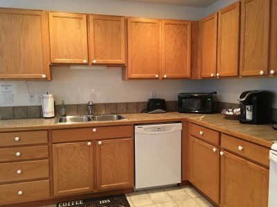 Fully equipped kitchen including dishwasher